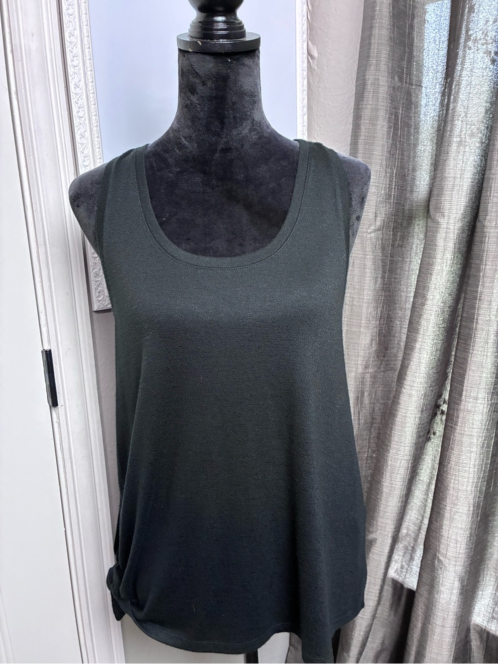 Market & Spruce Black Scoop Neck Tank Top